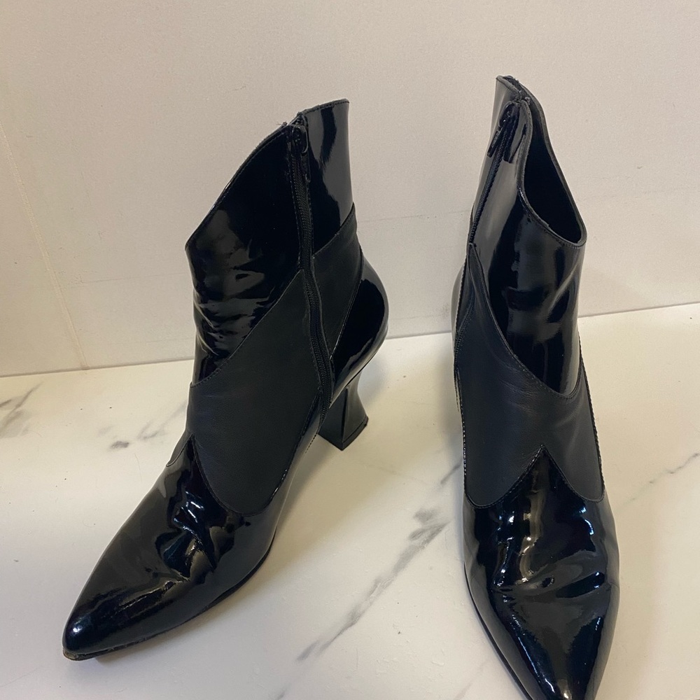 Elegant Black Fluevog Ankle Boots